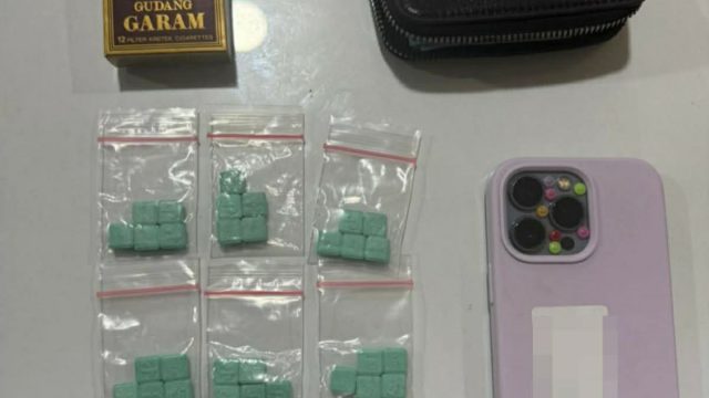 Direktorat Reserse Narkoba Polda Kepulauan Riau mengungkap dugaan jaringan peredaran dan penyalahgunaan narkotika jenis ekstasi